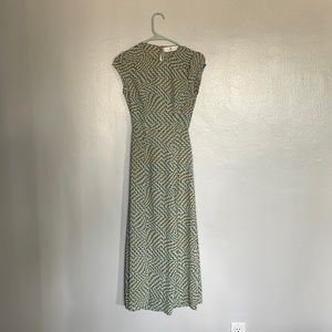 Shoulder Cap Groovy Scoop Neck Midi Dress by Commense XS